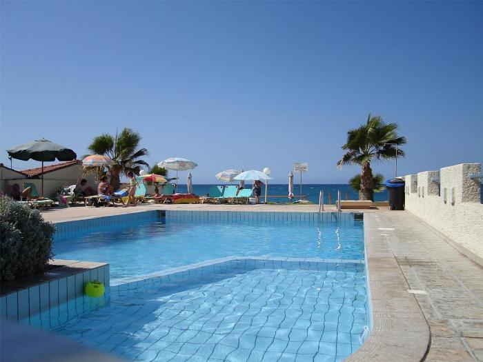 Apartment for five, swimming pool, near the beach