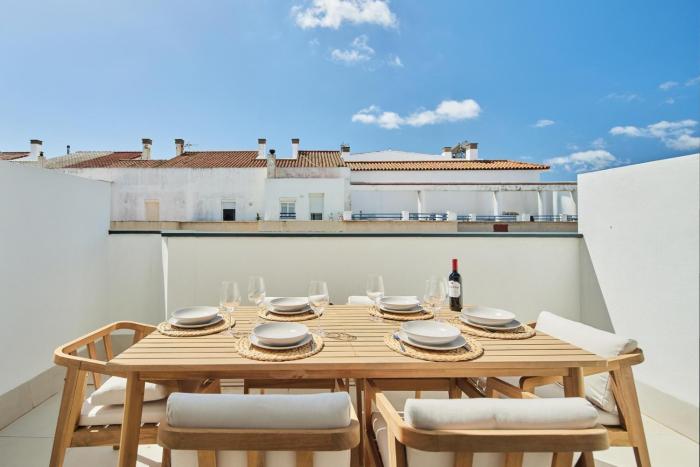 Iceberg Moon I- Ático nuevo Parking, piscina, terraza, céntrico todo equipado