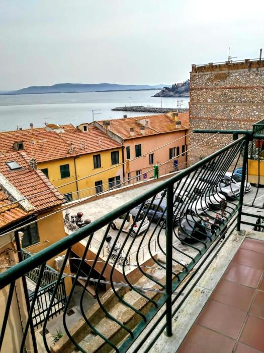 Bilocale in centro con vista mare