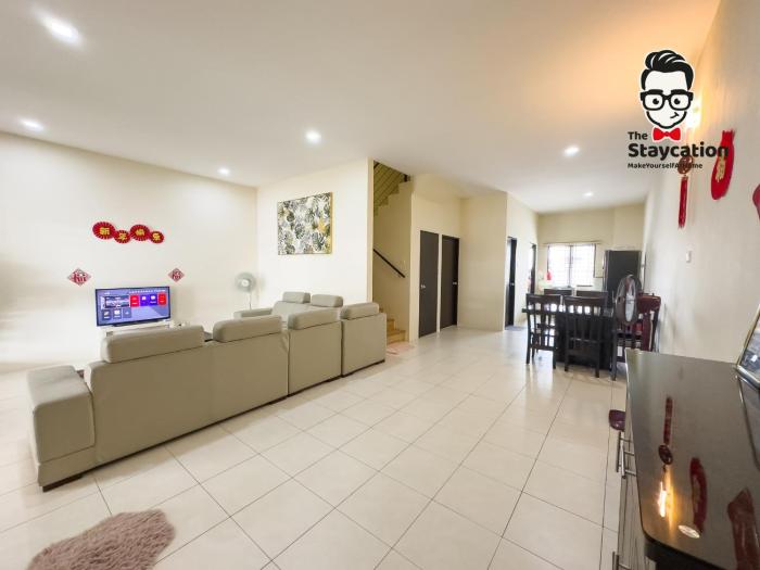Staycation Homestay 68 Kch City Mall