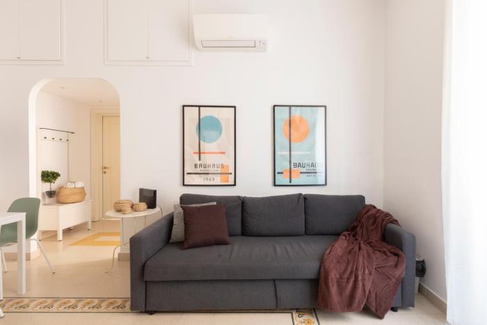 The Best Rent - Sunny three-bedroom apartment near Ottaviano metro stop