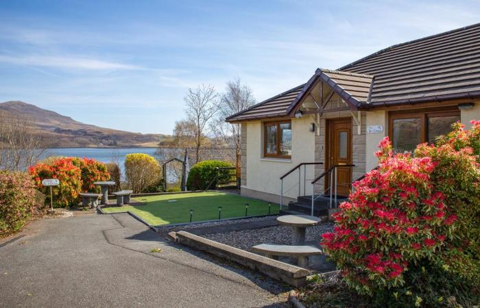 The Cottage, Willowbank