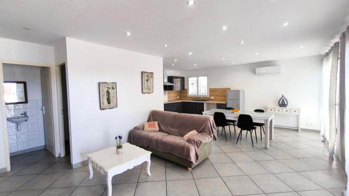 Maison tout confort belle terrasse sud