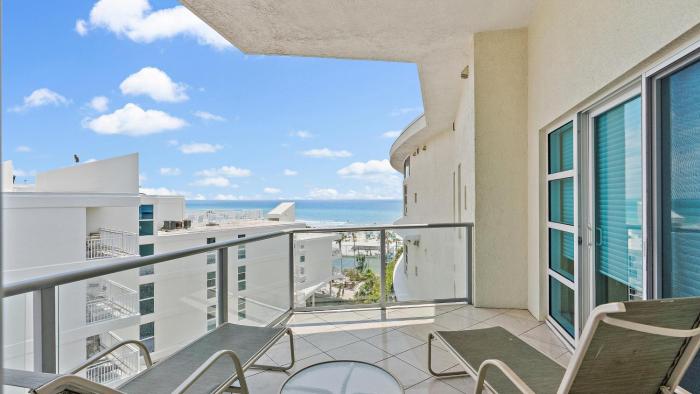 Crescent Siesta Key Charmer