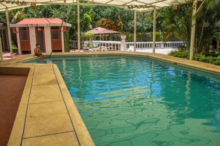 Hermosa villa con piscina