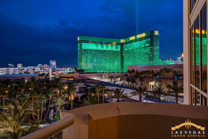 MGM Signature-04-602 1Br 2Ba Balcony Suite