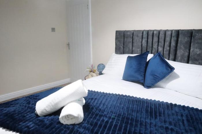 Central City Home-3 Bed Rooms- Parking-Netflix