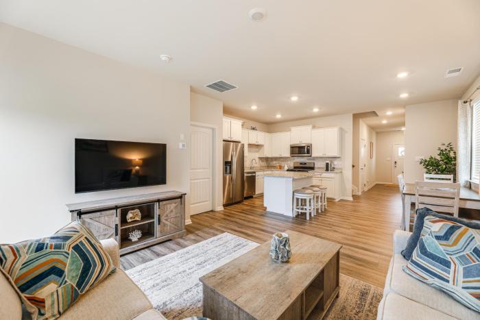 5 Mi to Bethany Beach Townhome with Pool!