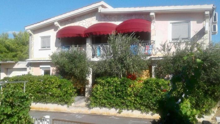 Apartments with parking space Vir - 24289