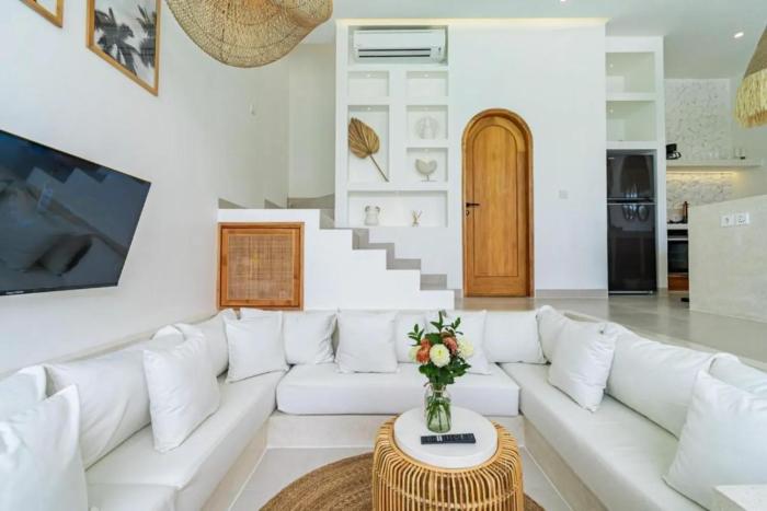 1BR Pool Villa with 5 mins Ride to La Brisa & Beach