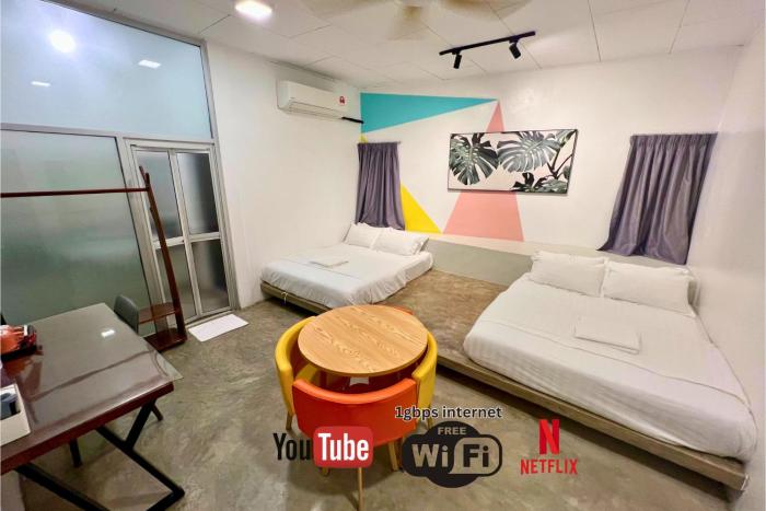 5 mins walking to East Coast Mall JW Guest House