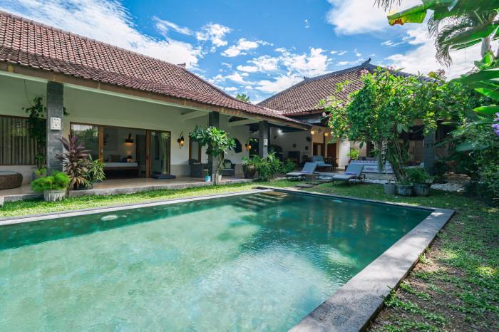Villa Moringa 1 - Spacious 3BR Private Villa with Pool in Berawa, Canggu