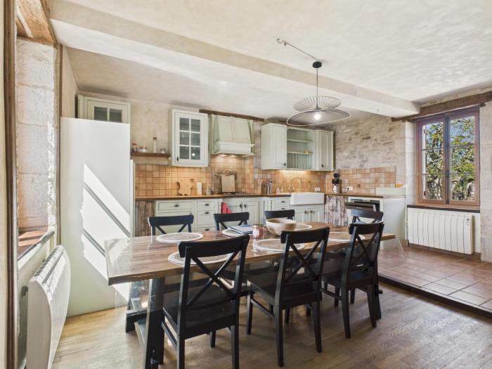 À la campagne, belle maison pour 8 avec piscine