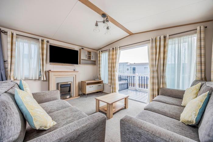 Charming Home in Lakeside Park - Pass The Keys