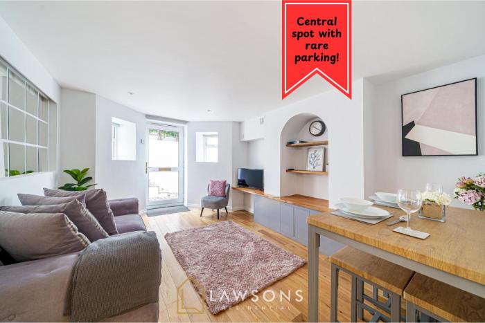 Modern Living by Lawsons with FREE PARKING