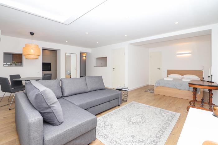 The Spinner Spot I Self Check-in I ᴄᴏʜᴏsᴛ