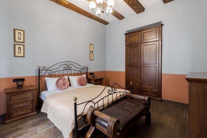 TUT Staroevreyska with terrace