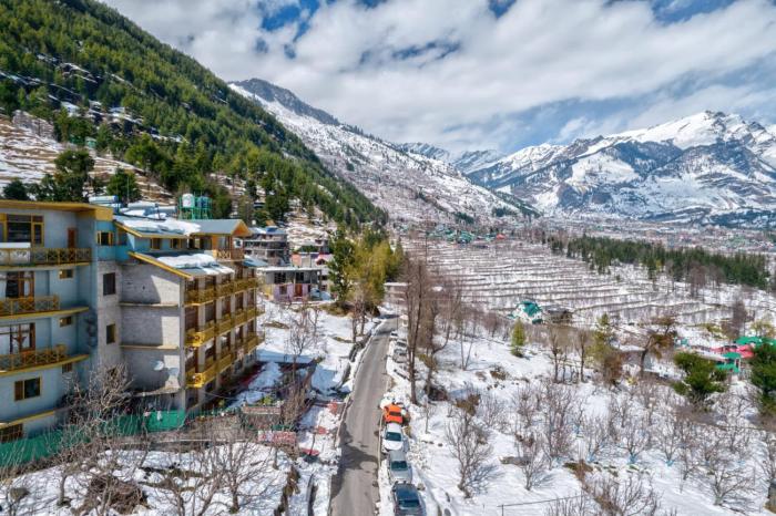Vyas Vatika a wooden exotic Resort Near Old Manali