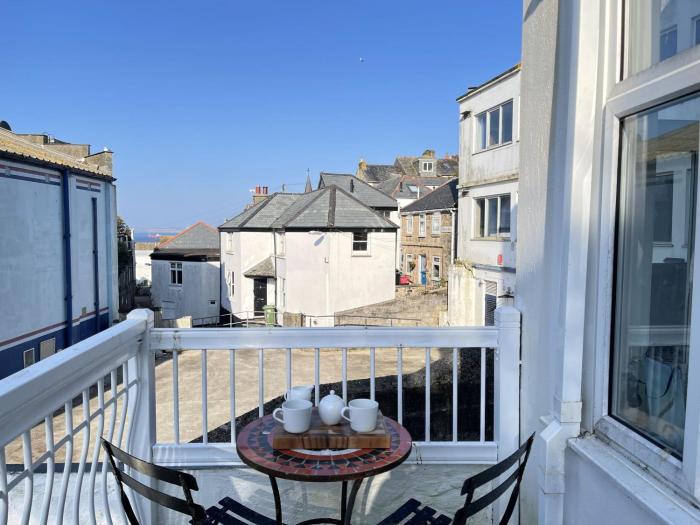 Step n Sea - moments from the town centre and sea