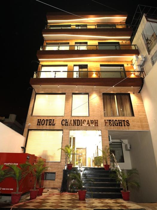 Hotel Chandigarh Heights - Airport Road Manali Highway Transit Hotel