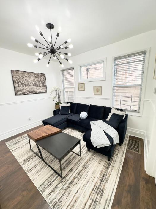 Sleeps 8, Stylish Home, Great Access NYC & EWR
