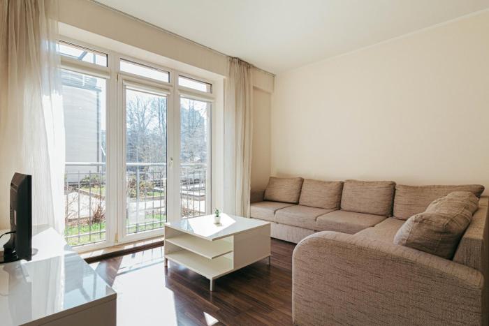 Modern Flat near City Center with Parking, Smart TV & Wi-Fi