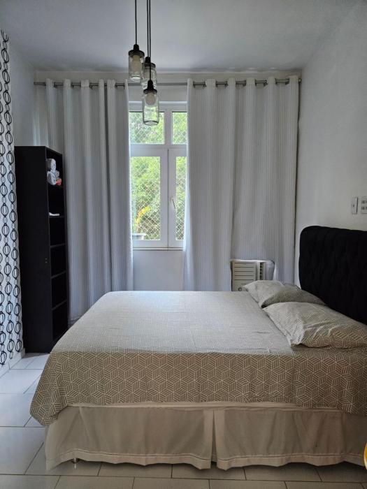 Baixo Copacabana Rua Bolívar