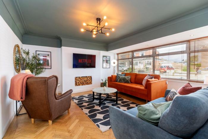 Stunning Bishop Auckland House with 5-bedrooms & 8 Beds Sleeps 12 with Free Parking by PureStay