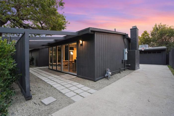 Malibu Beach House by Stay Awhile Villas