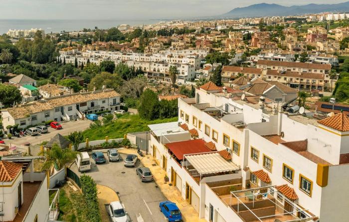 4 Bedroom Gorgeous Home In Marbella