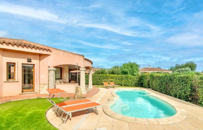 Iss - Villas with private pool just 400 meters from the sea