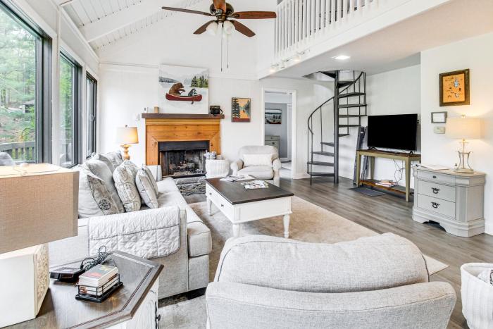 Lake and Golf Course Views Big Canoe Home with Deck!