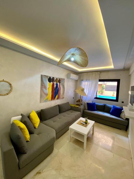 Appartement 2 chambres vue Piscine à Guèliz en face la gare de train marrakech