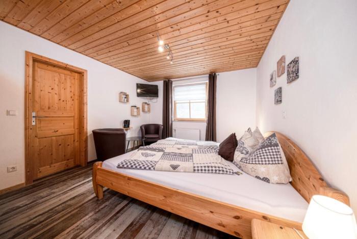 Toskanahaus, NJUALMS