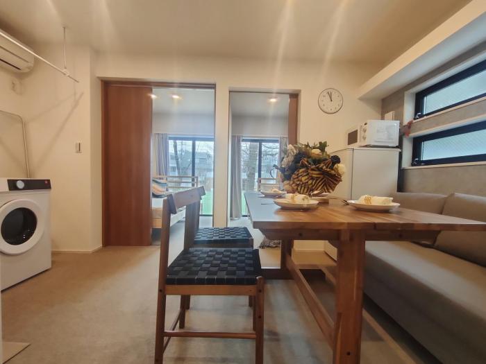 C1 Shibuya new hotel, 2 bedrooms and 1 living room, 7 mins to ST Max 6P 渋谷全新酒店 全新装修 两室一厅 交通中心 车站7分钟 最大6人 直达新宿 涉谷 表参道 品川 池袋 上野 代代木 银座 原宿