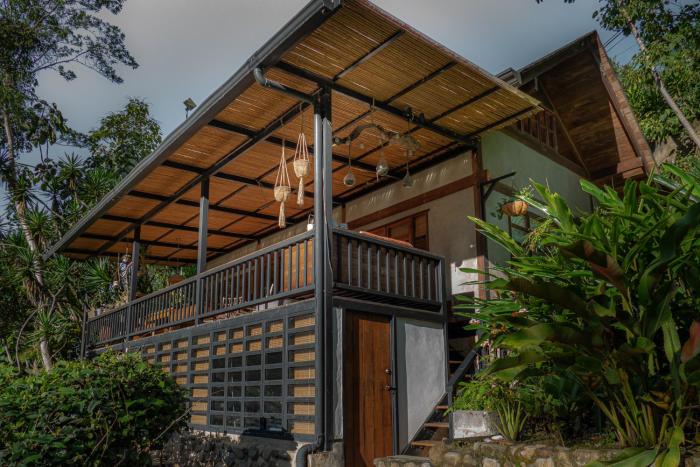 Charming Cosy Chirripó Mountain Riverfront Cottage