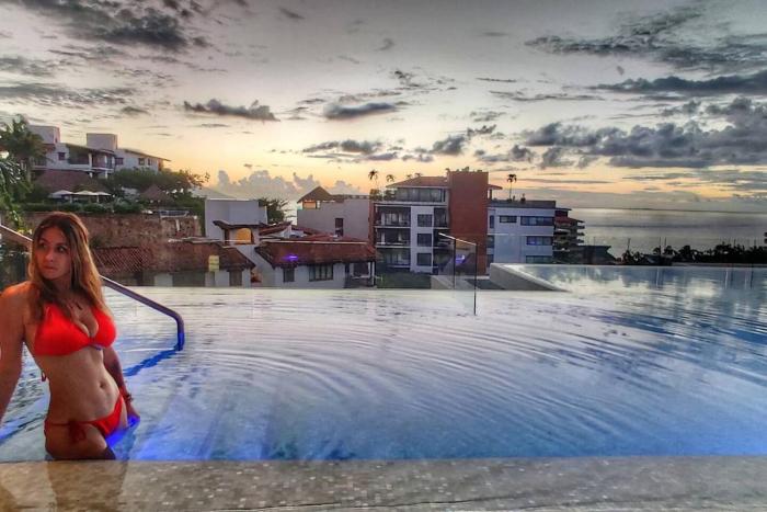 Luxury Condo in Romantic Zone, 2 Blocks from Beach