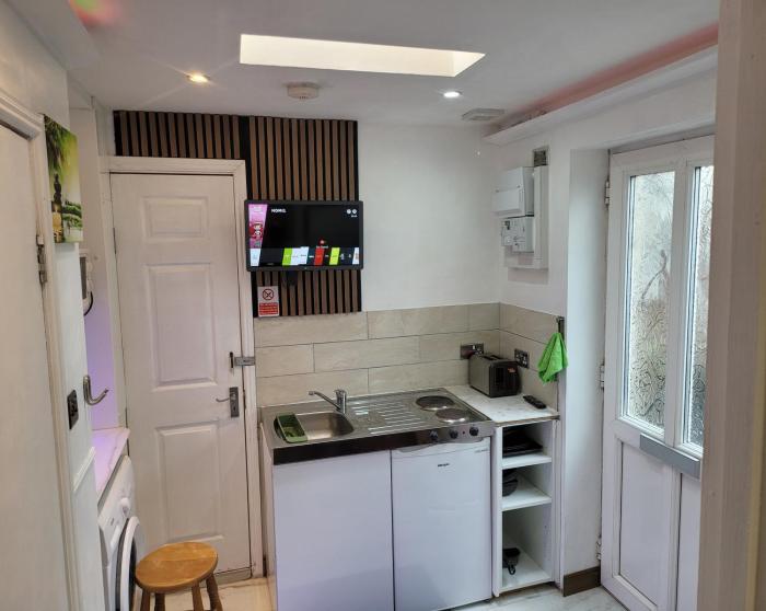 Sweet mini 1 bedroom flat-sleeps up to 2 guest