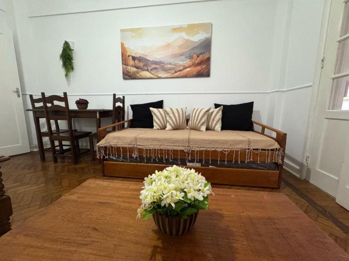 Amplo e Familiar a 50 Metros Praia DF242-201A