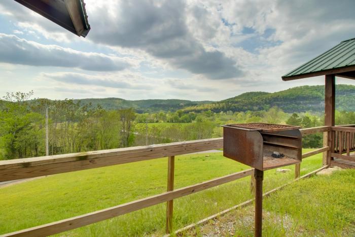 Mtn-View Porch: Arkansas Cabin Near White River
