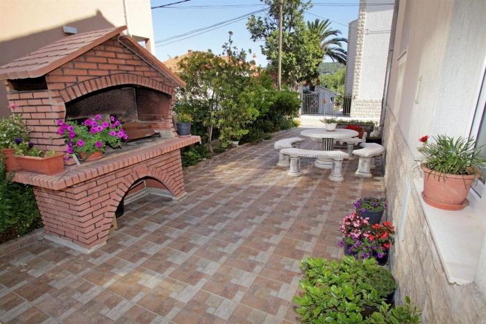 Apartments by the sea Trogir - 24168