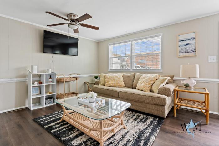 Cozy 2nd Floor Bayside Condo, Steps to Pool & Beach!