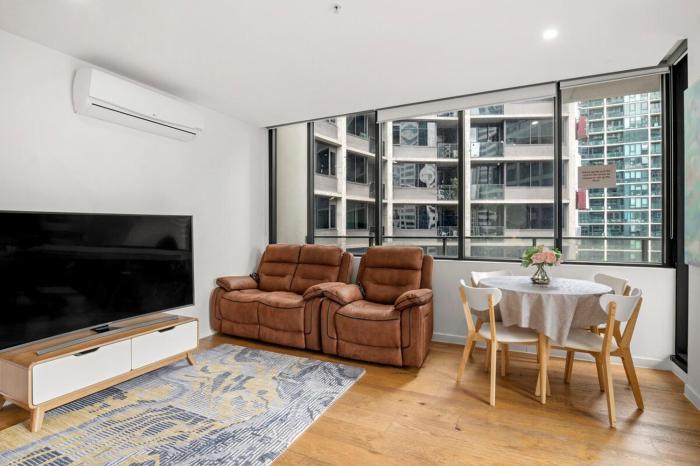 2BR Near Southern Cross Station and Skybus Stop