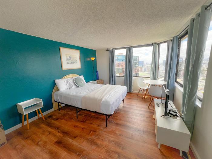 Renovated Hawaiian Monarch Mauka Studio