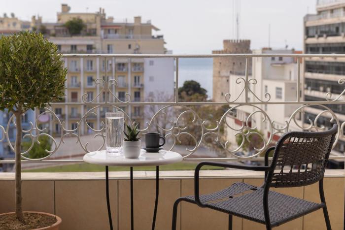 Cityscape Elegance, Central Thessaloniki sea view apartment