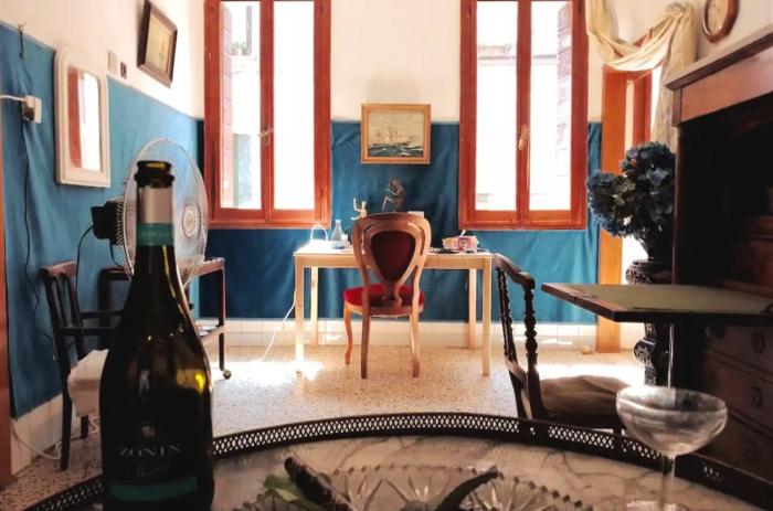 Scenic Artists Home on Canal in City Center 100 Square Meters