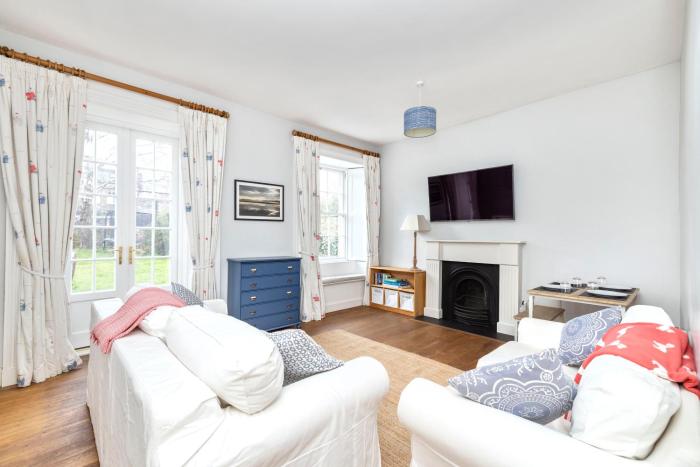 Charming Edinburgh 2-Bedroom 2-Bathroom Apartment