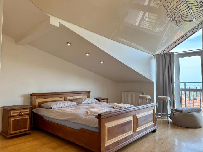 Dviaukštis butas Nidos centre, su panoraminiu vaizdu į marias