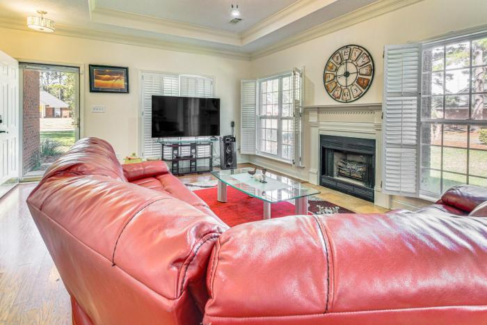 6 Mi to Dtwn Albany Convenient Home with Patio