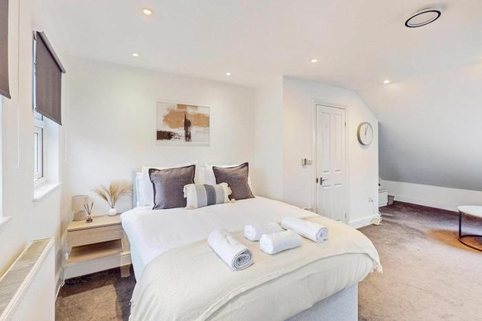 Modern 3BR APT,25 Min to AELTC Tennis Championship